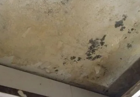 合肥阳台漏水维修公司分享下合肥卫生间渗水维修需要注意哪些问题。